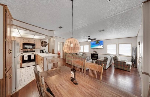 River Ranch House | 429c) Chic decor with tons of amenities!