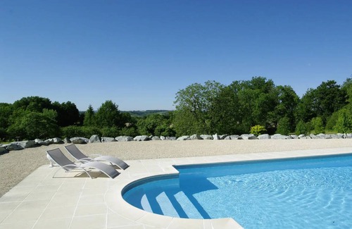 Dompierre-les-Eglises House | 430 m² House ∙ 6 bedrooms ∙ 18 guests