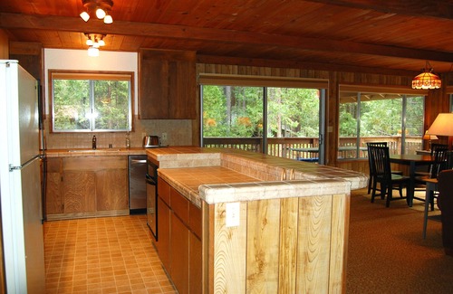 North Wawona Cabin | (43A) Mountain Retreat at The Redwoods In Yosemite