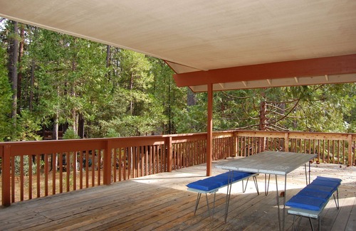 North Wawona Cabin | (43A) Mountain Retreat at The Redwoods In Yosemite