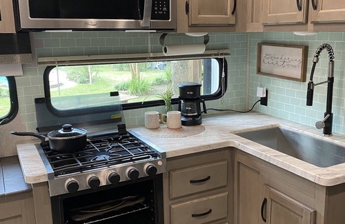 Willis House | 43ft Chic & Cozy RV in country w/pool+spa in Lake Conroe/Willis