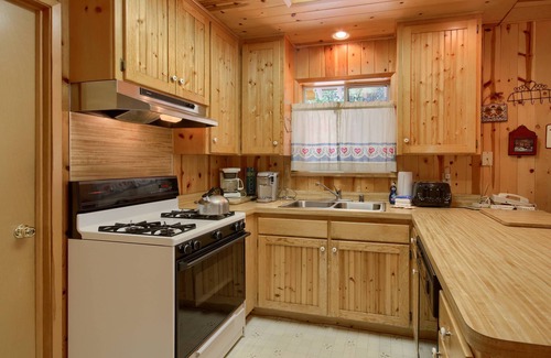 North Wawona Cabin | (43R) Edna's Hearts Desire at The Redwoods In Yosemite