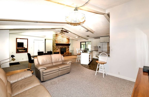 Hot Springs Village House | 44 Pego Circle - HDTV, WIFI. A nicely updated vacation rental home near Lake
