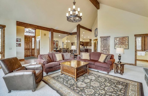 The Highlands House | 442 m² House ∙ 4 bedrooms ∙ 12 guests