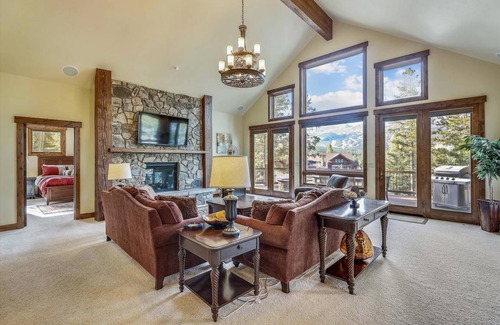 The Highlands House | 442 m² House ∙ 4 bedrooms ∙ 12 guests