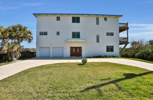 Painters Hill House | 446 m² House ∙ 8 bedrooms ∙ 16 guests