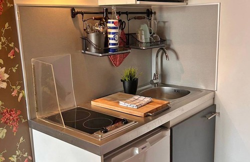 Jean-Medecin Apartment | 45. A cosy studio on the top floor, centrally located by Avenue Jean Médecin