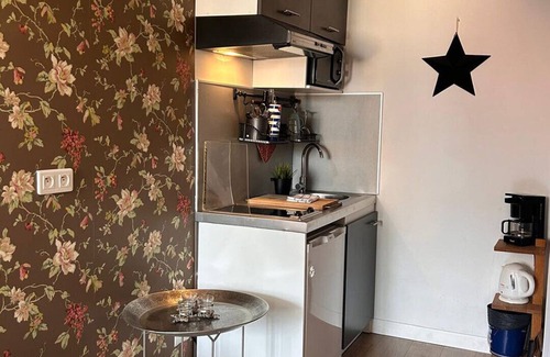 Jean-Medecin Apartment | 45. A cosy studio on the top floor, centrally located by Avenue Jean Médecin