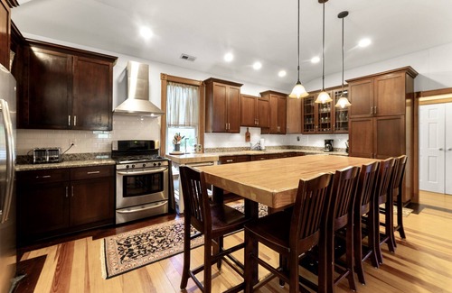 Sparta House | 45 Acre Private Lake, Pickle Ball Courts, Fire Pit, Kayaks/SUP, King's Dominion