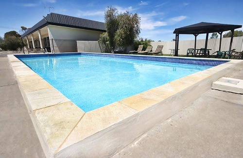 Kerang Hotel | 45 m² Motel ∙ 5 guests