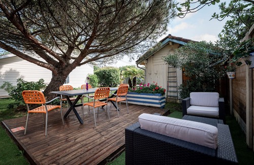 Biscarrosse Plage House | 450 m from beaches, fully-equipped house with wooded garden.