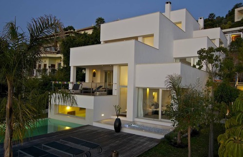 Almunecar Villa | 450 m² Villa ∙ 4 bedrooms ∙ 7 guests