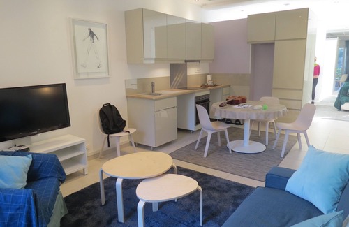Antibes Old Town Apartment | 45m2 loft, former art gallery, Antibes, near sea and old town with parking