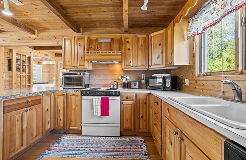 East Jordan House | 45th Parallel - Where Life Is in Balance "Spacious Lakefront Cottage"