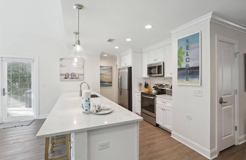 Folly Field House | 46 Folly Field, Quick Walk to Beach, Large Pool, Private Yard, Pet Friendly