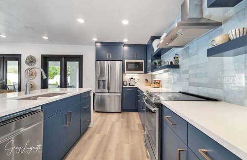 St. George House | 48 Amira GERTSCH · Stand Alone Luxury Private HotTub+Pool