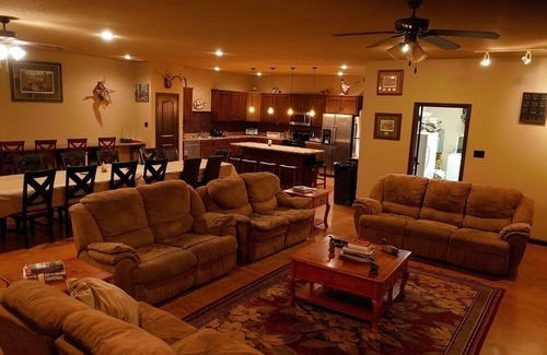 Weiner Cabin | 4800 sq ft Lodge that can accommodate up to 23 guests!