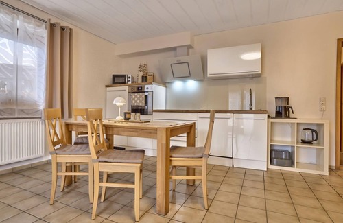 Silberberg Apartment | 48qm große FeWo mit Balkon und Brötchenservice