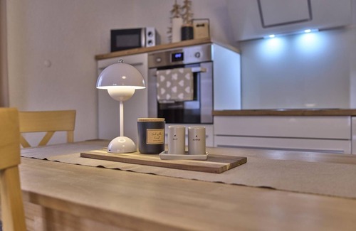 Silberberg Apartment | 48qm große FeWo mit Balkon und Brötchenservice