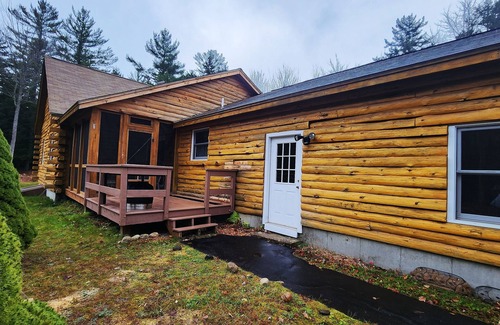 Thornton House | 4b2b true Log retreat in the heart of the Whites