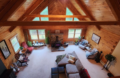 Thornton House | 4b2b true Log retreat in the heart of the Whites