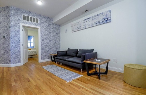 Highland Park Apartment | 4BD 1.5BTH Comfy Newly Renovated Apt
