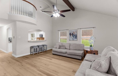 McKinney House | 4BD/2.5BA w Backyard, HotTub, Firepit, Cinema, BBQ