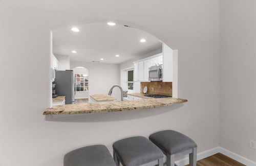 McKinney House | 4BD/2.5BA w Backyard, HotTub, Firepit, Cinema, BBQ
