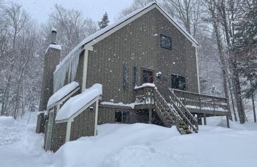 West Dover House | 4BD 2BA - Mount Snow VT - Ski-Back Trail - Shuttle