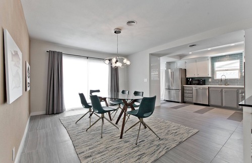 Winchester House | 4bd, Charming Mid-Century Home! 1.4mi to Convention Center, Mins to Strip! POOL!