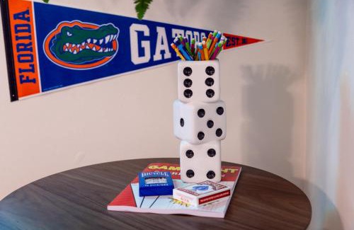 Gainesville House | 4bd Gator Grove Villa - Backyard - Games - Near UF