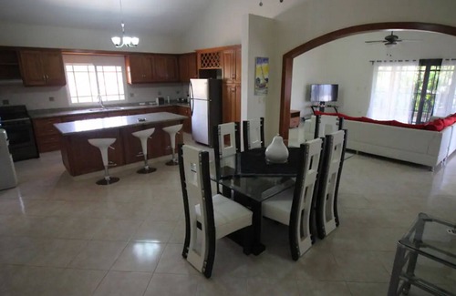 El Batey Villa | 4BD Guest-friendly villa in the heart of Sosua!