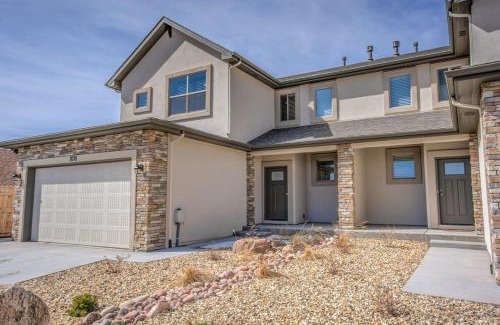 Colorado Springs House | 4BD Pikes Peak Views Minutes to Hiking & Dining