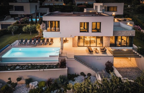 Grabri Villa | 4BD villa for up to 8 with large swimming pool, jacuzzi, sauna, gym, bocci