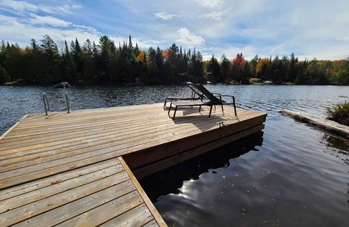 Wentworth-Nord House | 4BED/2BATH/Jacuzzi Family Lakeside Cottage