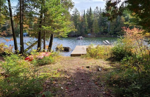 Wentworth-Nord House | 4BED/2BATH/Jacuzzi Family Lakeside Cottage