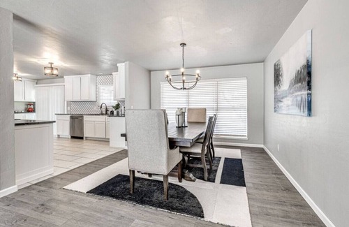Edmond House | 4Bed Remodeled Luxe Pool House