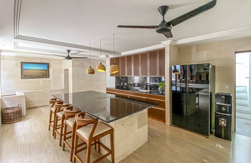 Babakan Villa | 4Bedrooms villa with views of rice field, mountain, & sunset w/spacious garden.n