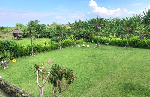 Babakan Villa | 4Bedrooms villa with views of rice field, mountain, & sunset w/spacious garden.n