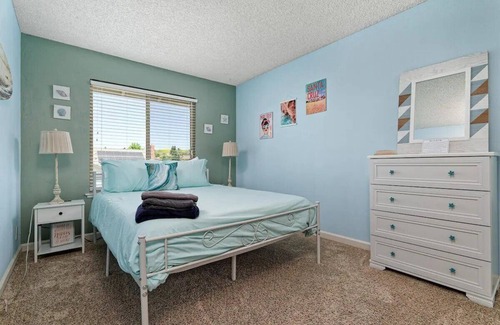 Fairfield House | 4BR/2.5BA + Pool/Hot Tub, Pets OK! Close to Napa/Six Flags/Wineries/San Fran!