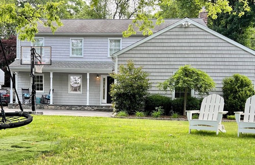 Fairfield House | 4BR/2.5BA Refuge Near University & Beach