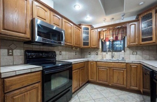 Las Cruces House | 4BR/2.5BA w/Fully operational Hot tub - Near NMSU