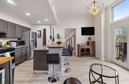 Pittsburgh House | 4BR 2BA Perfect for Relaxation, 9 Mins to Downtown