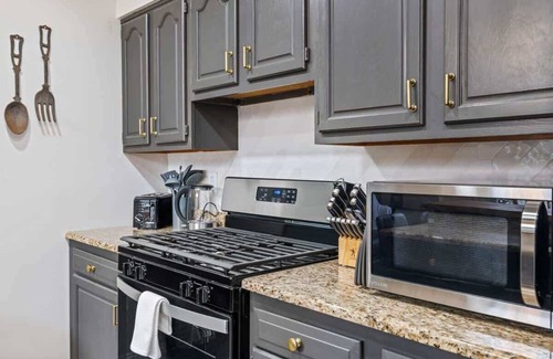 Pittsburgh House | 4BR 2BA Perfect for Relaxation, 9 Mins to Downtown