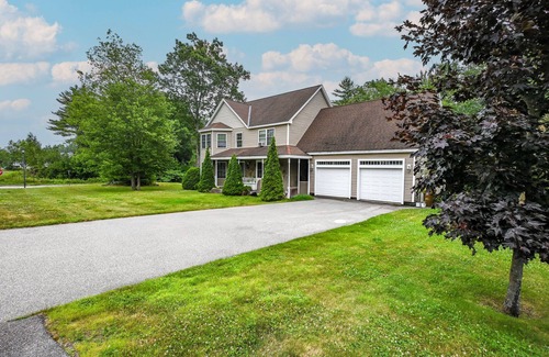 Southern Coast House | 4BR, 3.5 BA, Kid-Friendly, Private, A/C, 5min to Beach