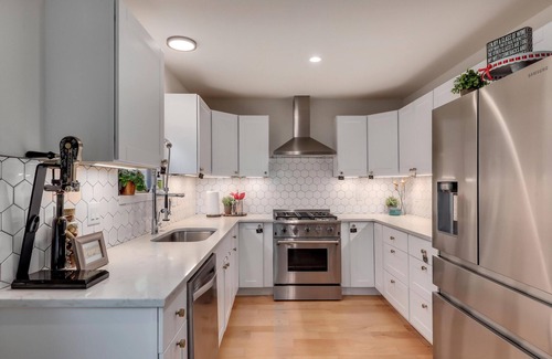 Quail Hollow House | 4BR/3.5BA N.Austin Retreat ft. 2 Master Suites