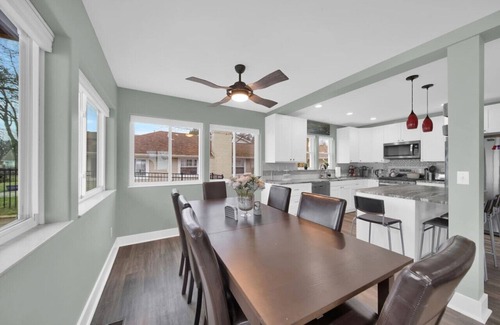 Lexington House | 4BR Beachfront, Stunning Views!