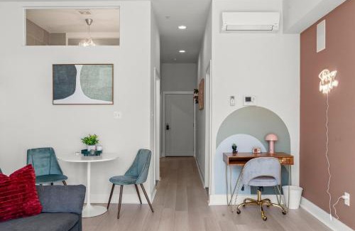 Fairmount Apartment | 4BR - BSL Subway - Steps to Met - Family Friendly