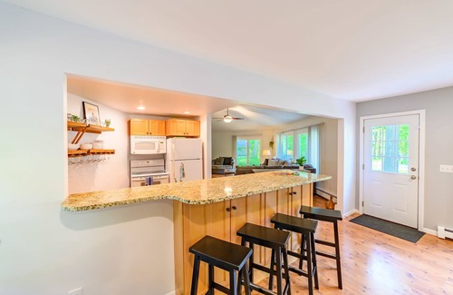 Charlevoix House | 4BR Charlevoix Getaway – Walk to Lake!