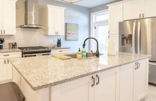 Central West End House | 4BR CWE Luxury | Walk to Forest Park/ABODEbucks